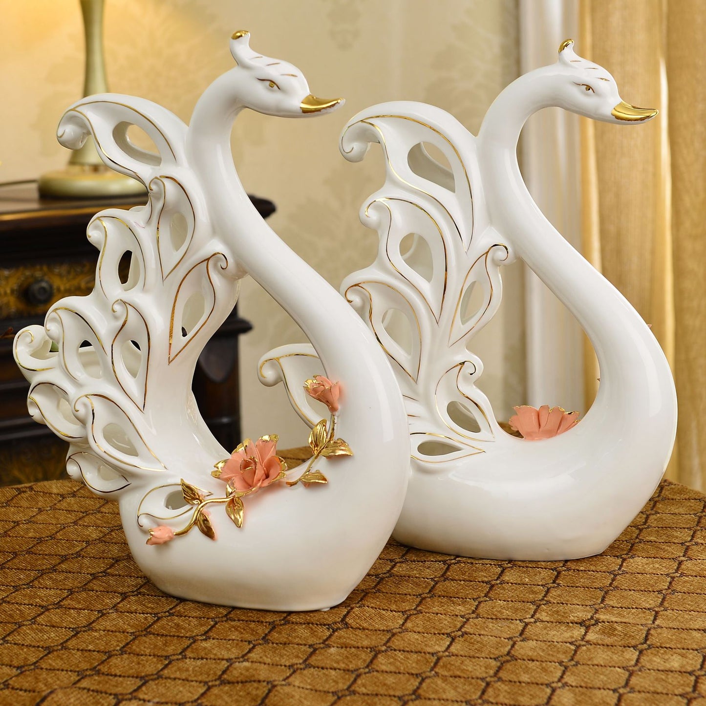 Cute Heart Decor Figurine – Minimalist Ceramic Style Desk & Home Accent (White / Red)