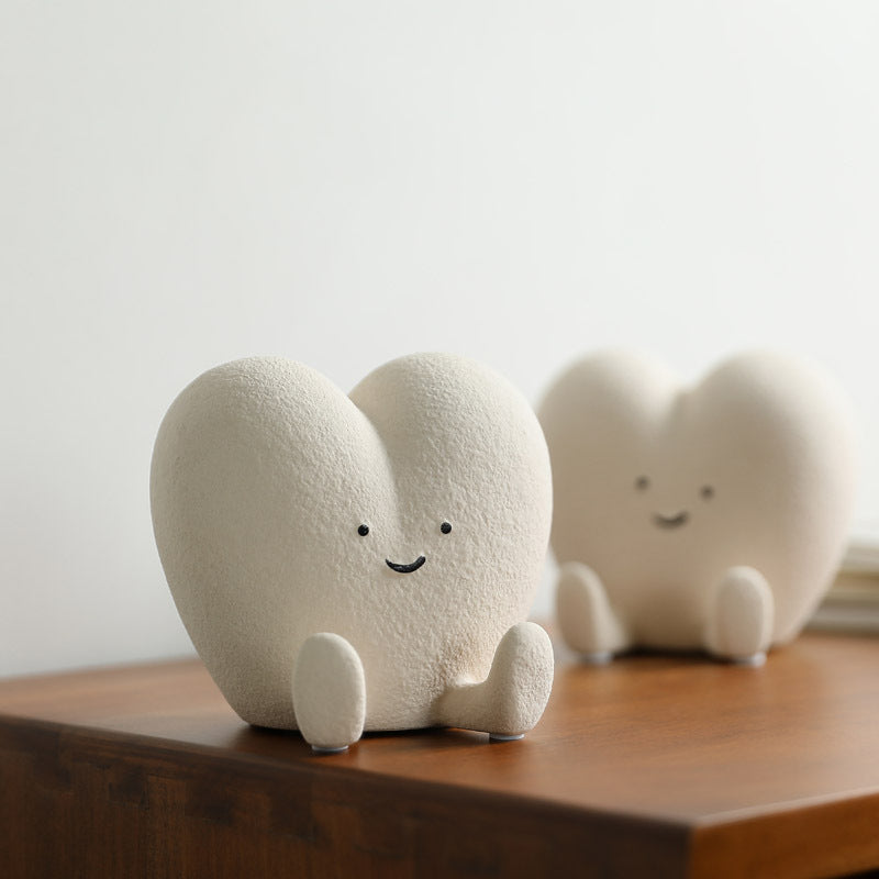Cute Heart Decor Figurine – Minimalist Ceramic Style Desk & Home Accent (White / Red)