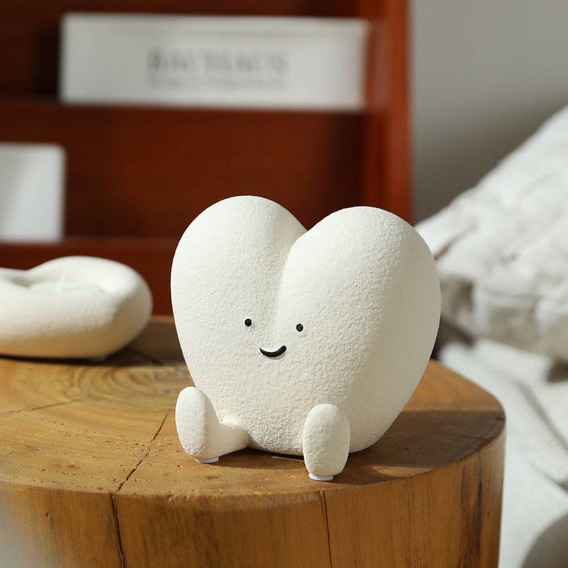 Cute Heart Decor Figurine – Minimalist Ceramic Style Desk & Home Accent (White / Red)