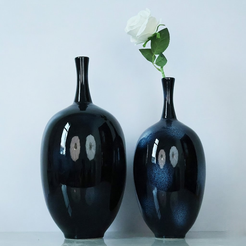 Modern Ceramic Vase – Minimalist Elegant Home Decor